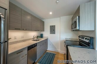 40 Malvern St, Unit 408 in Boston, MA - Building Photo - Building Photo