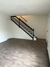 909 E 1st St-Unit -909 in Aberdeen, WA - Building Photo - Building Photo