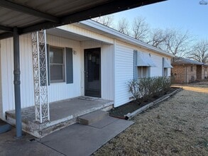1019 Harris Ln in Wichita Falls, TX - Building Photo - Building Photo
