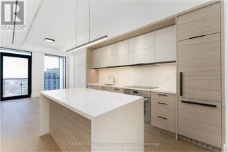 215 Lonsdale Rd in Toronto, ON - Building Photo - Building Photo