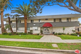 115 N Oak St in Inglewood, CA - Building Photo - Building Photo