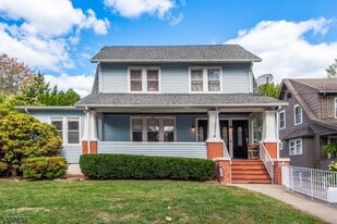 331 Diamond Bridge Ave in Hawthorne, NJ - Building Photo