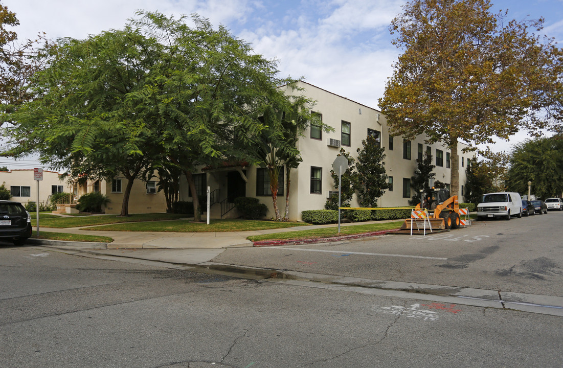 1307 E Windsor Rd in Glendale, CA - Building Photo