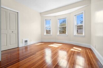 14 Child St, Unit 2 in Boston, MA - Building Photo - Building Photo