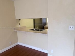 3224 NW 103rd Ter in Coral Springs, FL - Foto de edificio - Building Photo