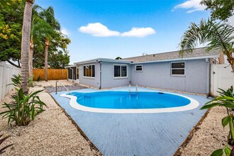 7415 San Salvadore Dr in Port Richey, FL - Building Photo - Building Photo