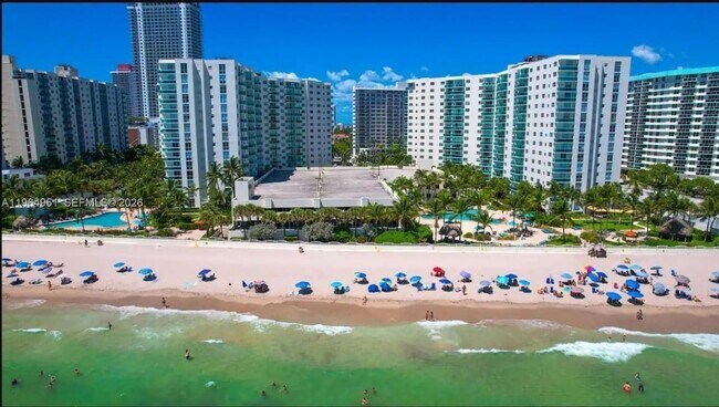 3901 S Ocean Dr, Unit 1J in Hollywood, FL - Building Photo - Building Photo