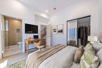 240 N Dillon St in Los Angeles, CA - Building Photo - Building Photo