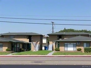 Ball Road Apartments in Anaheim, CA - Building Photo - Building Photo