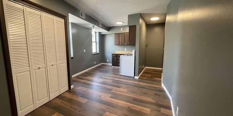 2905 Glenmore Ave Photo