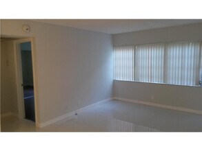 9948 Twin Lakes Dr in Coral Springs, FL - Building Photo - Building Photo