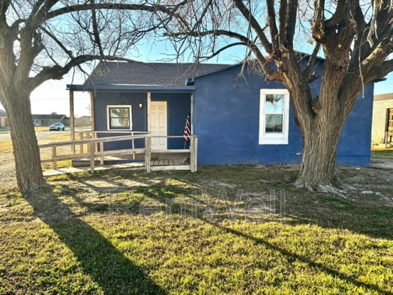 1055 S 3rd St in Slaton, TX - Building Photo