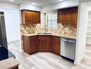 2829 Hope St in Sarasota, FL - Building Photo - Building Photo