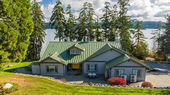 1447 Everette Ln in Freeland, WA - Building Photo