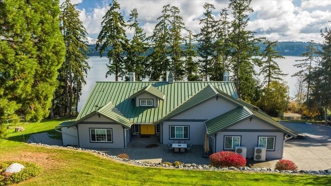 property at 1447 Everette Ln