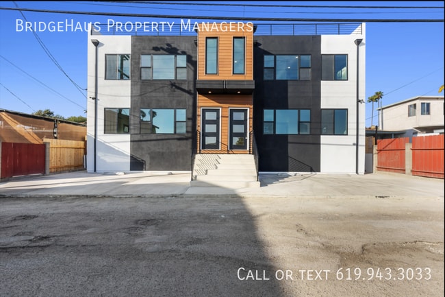 3248 Clairemont Dr in San Diego, CA - Building Photo - Building Photo
