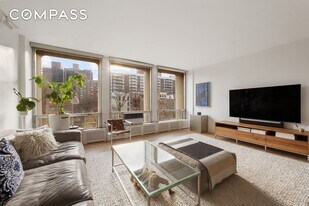 343 E 30th St in New York, NY - Building Photo