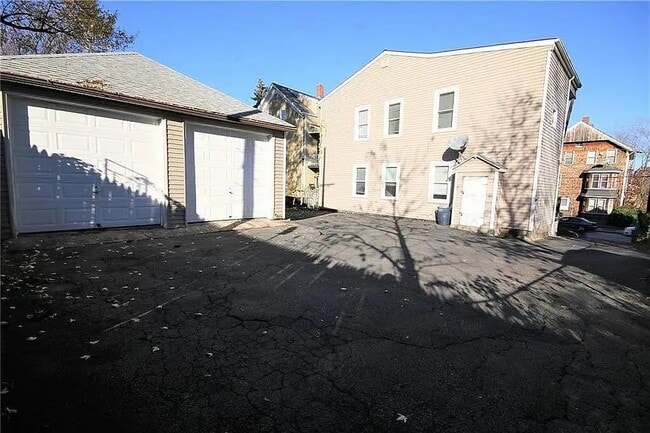 102 1st Ave in Woonsocket, RI - Building Photo - Building Photo