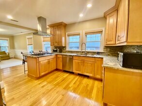 57 Lawton St, Unit 2 in Brookline, MA - Building Photo - Building Photo