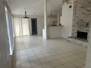 6939 Greenyard Dr in Houston, TX - Building Photo - Building Photo