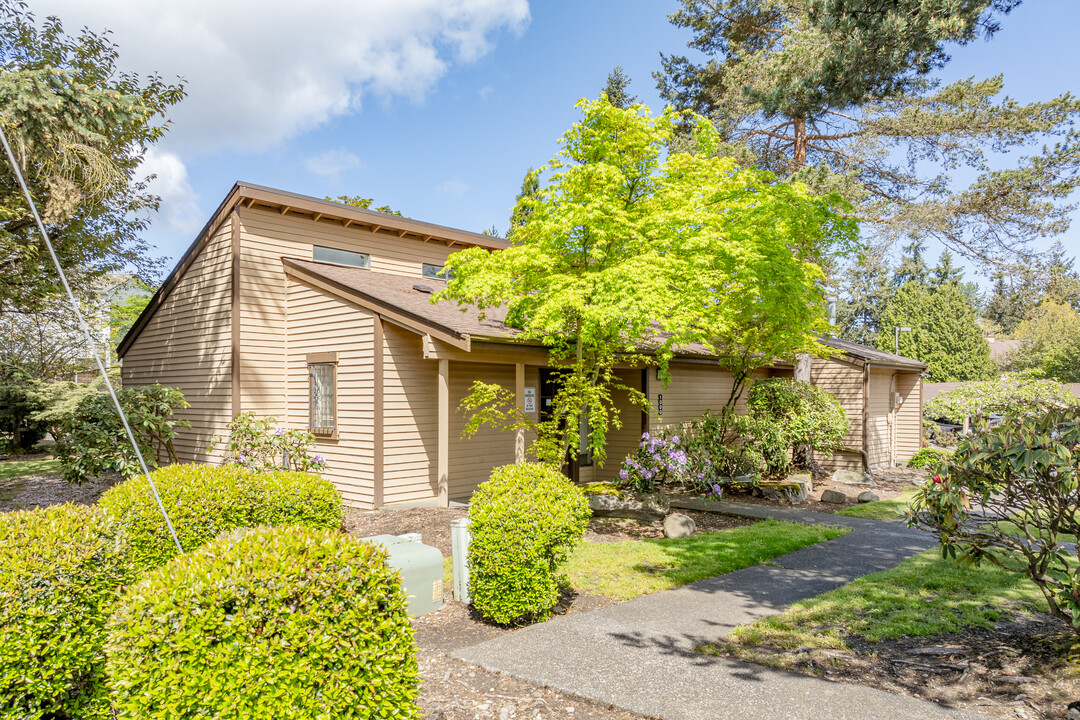 Lakeside Village Condos in Federal Way, WA - Building Photo