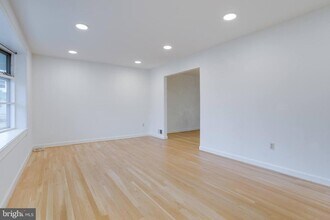 8122 Truro Ct in West Springfield, VA - Building Photo - Building Photo