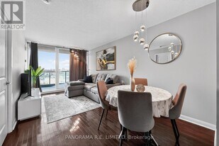 225 Sherway Gardens Rd in Toronto, ON - Building Photo