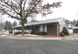 Shenango Park Apartments in Hermitage, PA - Building Photo - Building Photo