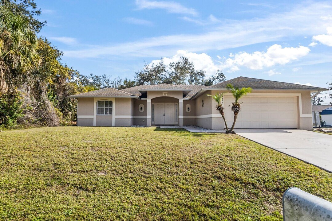 4476 Chaplin Terrace in North Port, FL - Building Photo