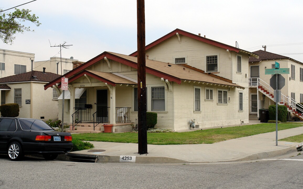 4253-4263 W Broadway in Hawthorne, CA - Building Photo