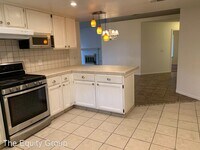 1608 Cottonwood Ct S photo'