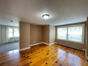 16 Crystal Ave in Derry, NH - Building Photo - Building Photo