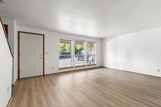 17444 SE 82nd Dr in Clackamas, OR - Building Photo - Building Photo