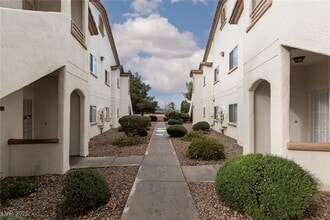 5650 E Sahara Ave in Las Vegas, NV - Building Photo - Building Photo