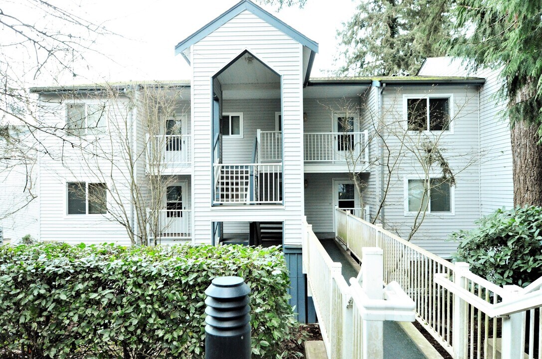 12760 NE 10th Pl in Bellevue, WA - Building Photo