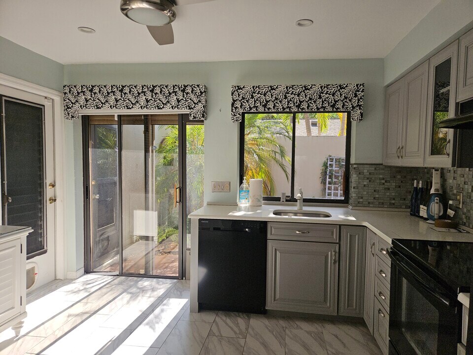 5889 Sand Oak Dr in Ft. Myers, FL - Building Photo