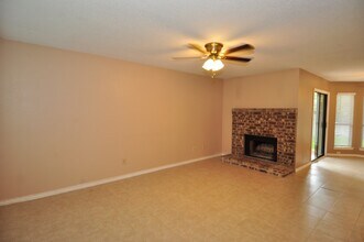 13405 Saddlebrook Trail, Unit #B in Austin, TX - Foto de edificio - Building Photo