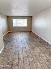 3330 Wedgewood Dr in El Paso, TX - Building Photo - Building Photo