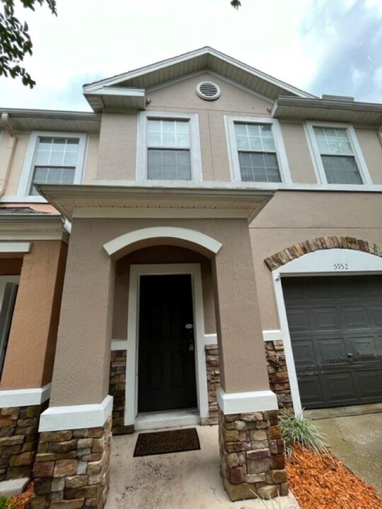 5952 Rocky Mt Dr in Jacksonville, FL - Foto de edificio