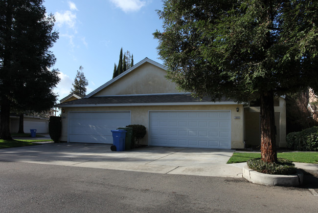 510 Hawkeye Ave in Turlock, CA - Foto de edificio - Building Photo