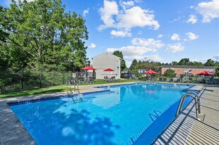 Windsor Court in Lancaster, PA - Building Photo