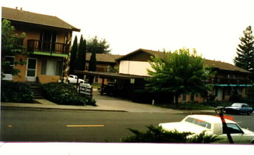 Stone Crest Apartments in Vallejo, CA - Building Photo - Building Photo