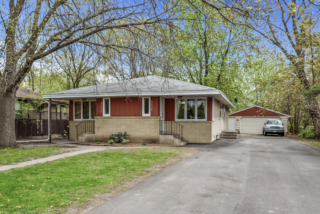 4656 W Broadway Ave in Robbinsdale, MN - Building Photo