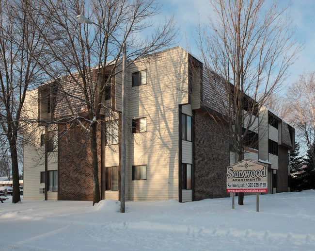 Sunwood Apartments in Willmar, MN - Building Photo - Building Photo