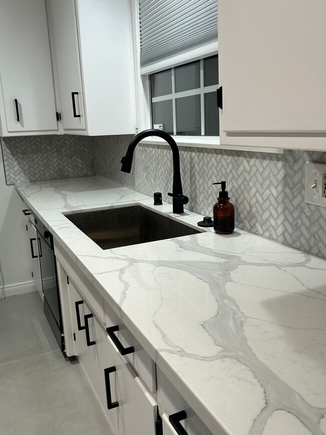 17124 Horace St, Unit 1 in Los Angeles, CA - Building Photo - Building Photo