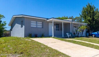 230 W Towne Pl in Titusville, FL - Building Photo