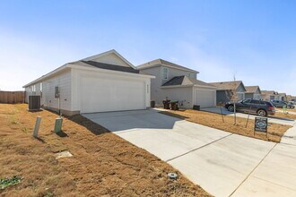 3777 Swift Fox Rd in New Braunfels, TX - Building Photo - Building Photo