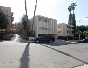 Union Place Apartments in Los Angeles, CA - Foto de edificio - Building Photo