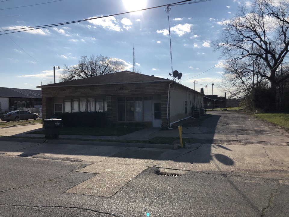 301-303 N 1st St in Blytheville, AR - Building Photo