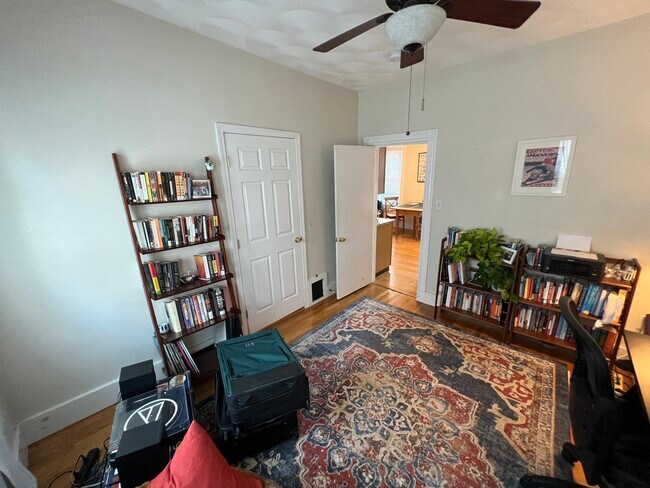 24 Ellington Rd, Unit 2 in Somerville, MA - Building Photo - Building Photo